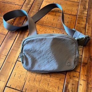 Lululemon Everywhere belt bag 1L